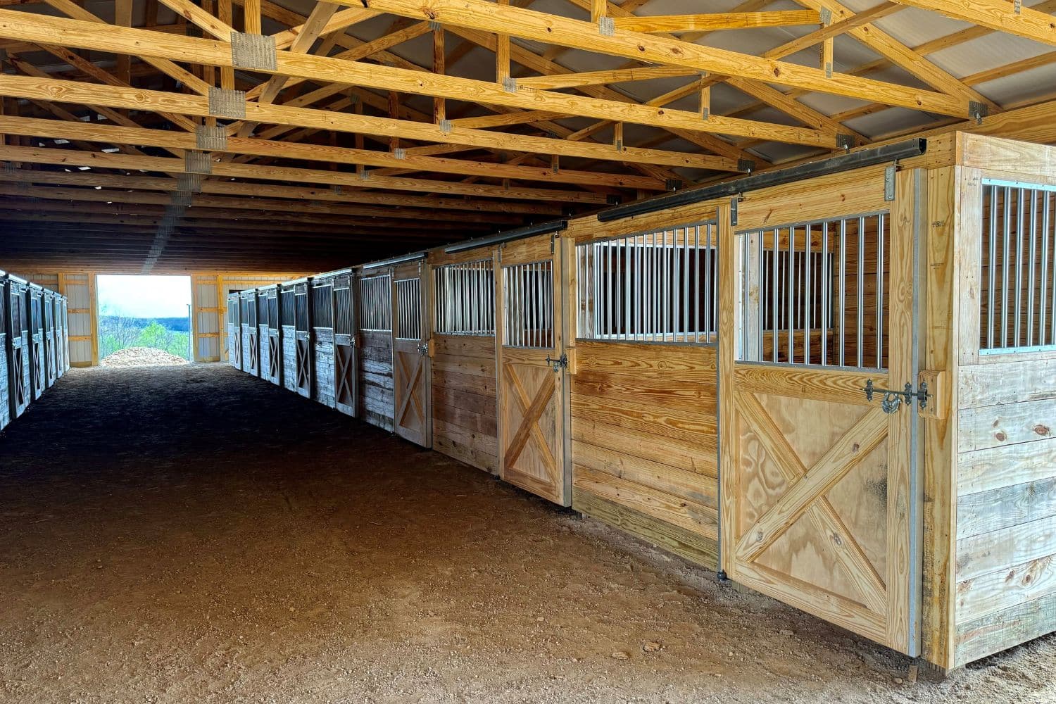 100x100 Agricultural Pole Barn Stalls