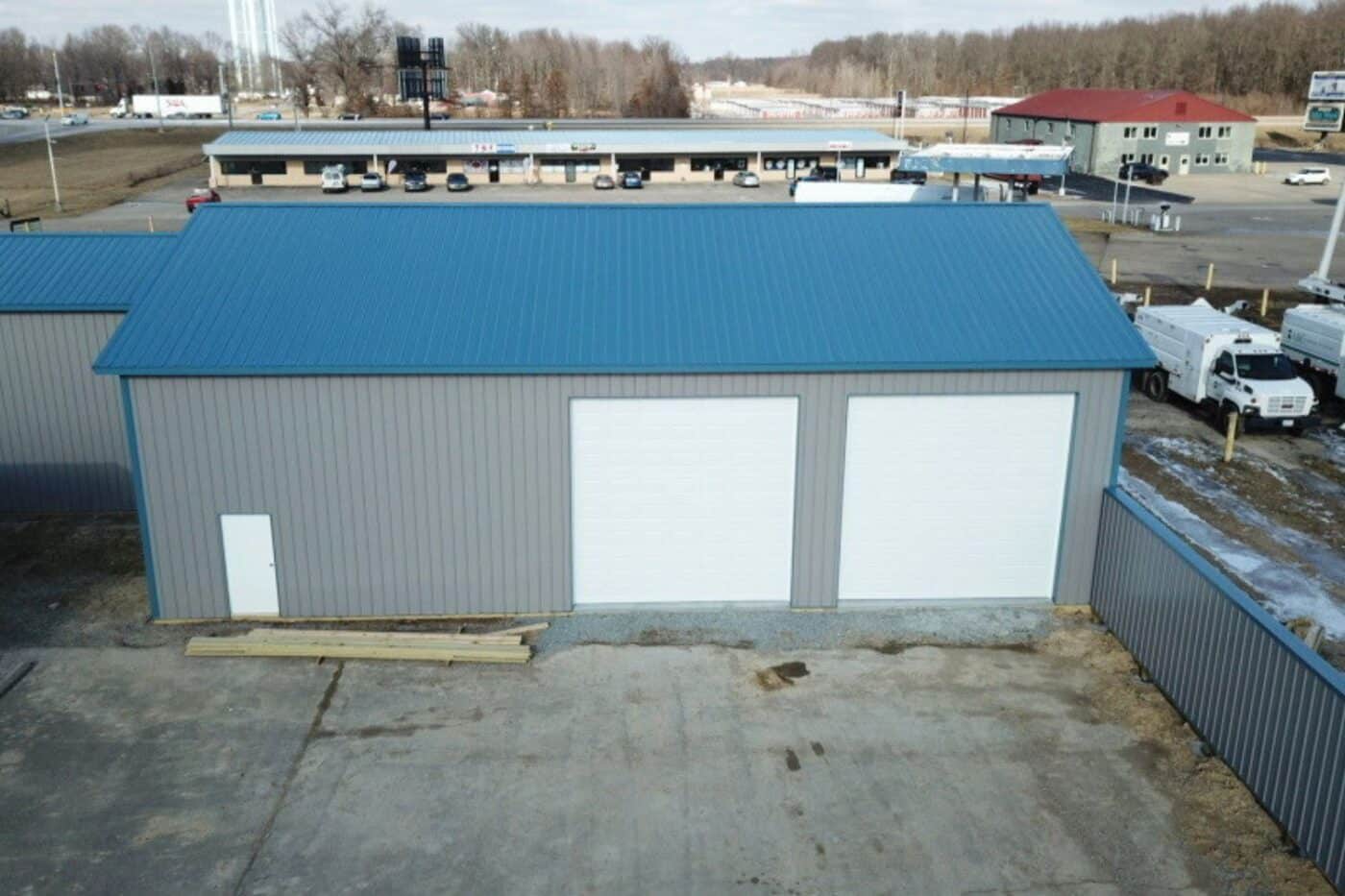60x100 commercial pole barn garage