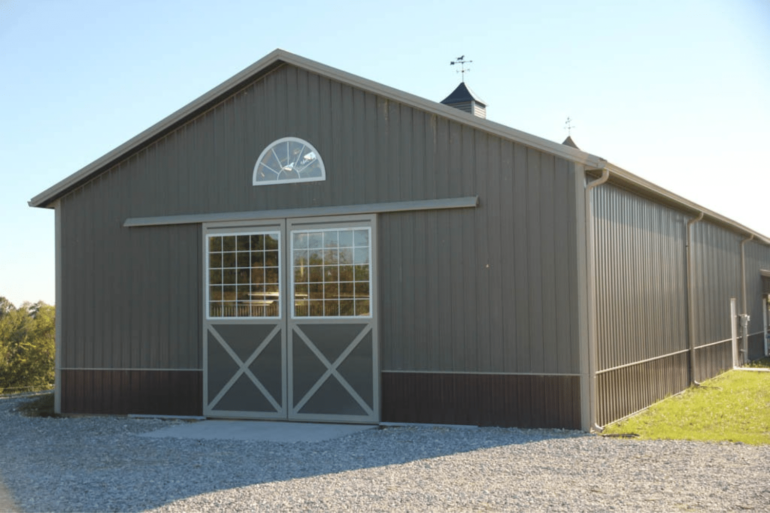 80x120 beige equestrian pole barn kit with sliding doors