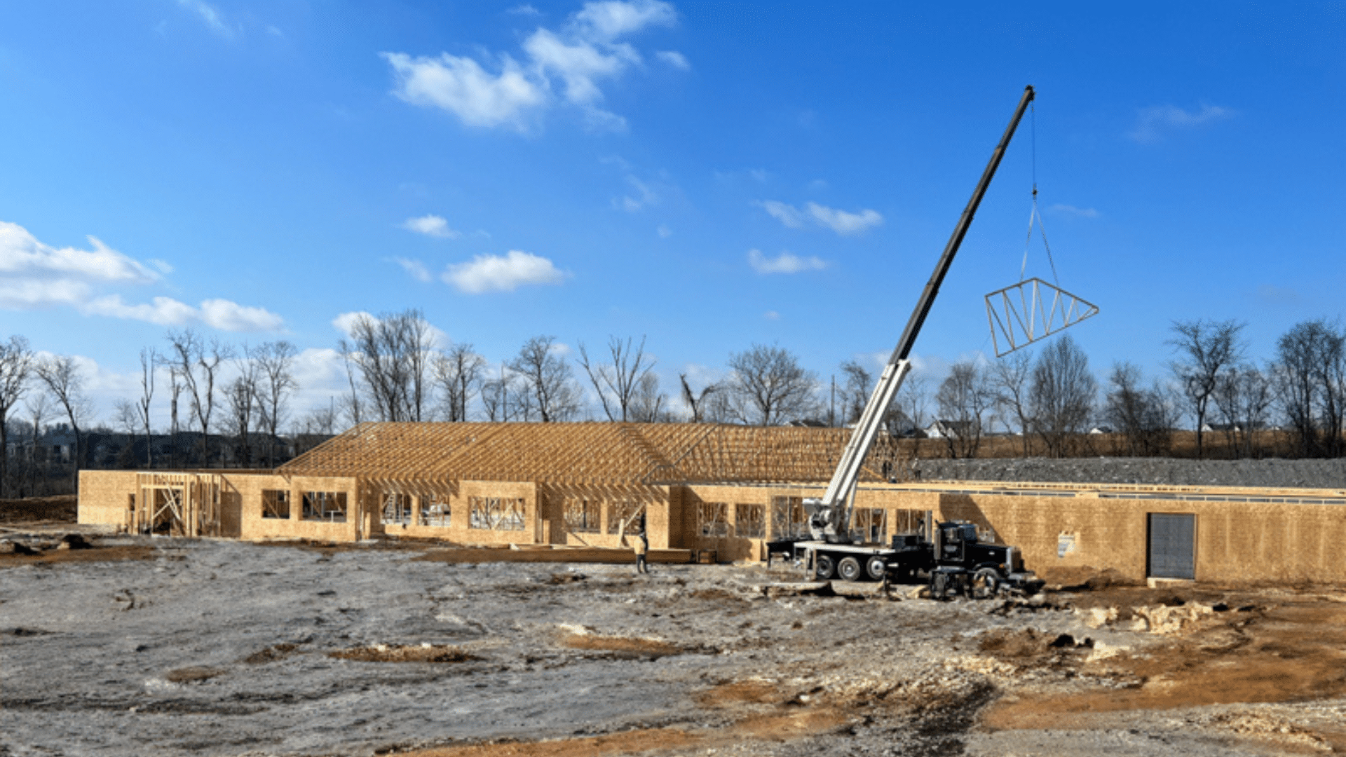 pole barn project featuring roof trusses in richmond kY